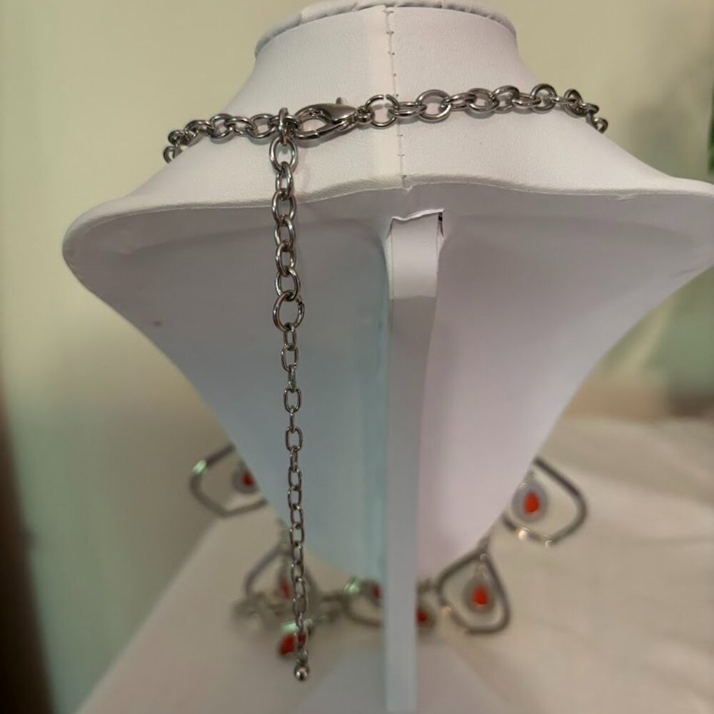 Beautiful and Unusual Red Color Necklace (21") in Silver Tone - Picture 14 of 14